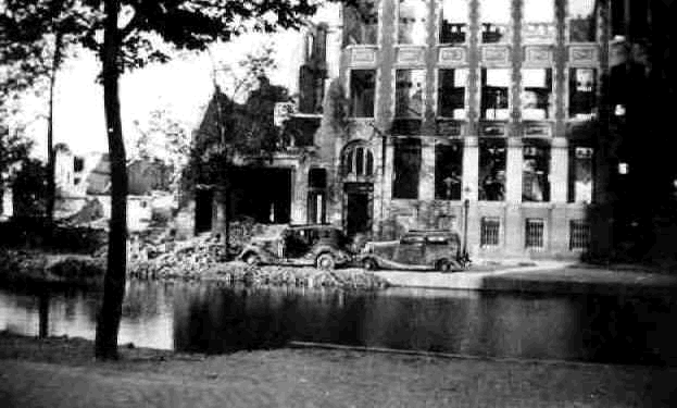 De nog ongedempte Schiedamsesingel net na het bombardement van 10 mei 1940